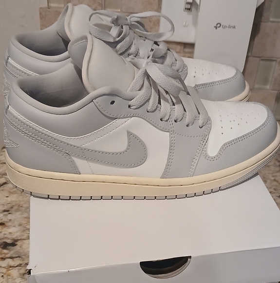 Nike Air Jordan 1 Low - Gray and White - Picture 1 of 5